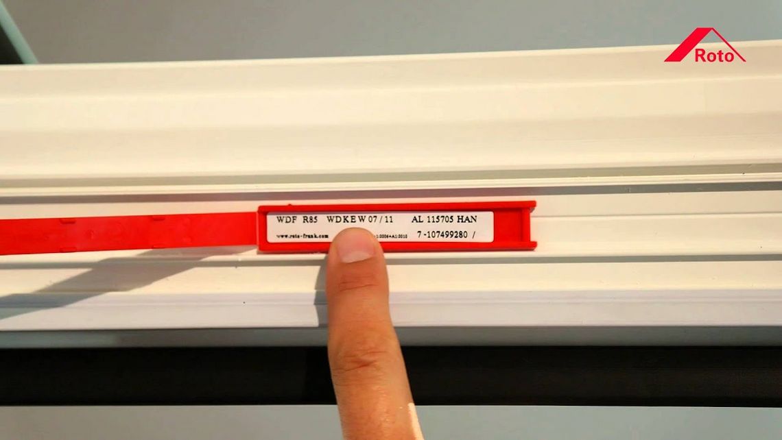Les fenêtres de toit, Velux® ou Roto® ? Vitrerie de la Ria — free download